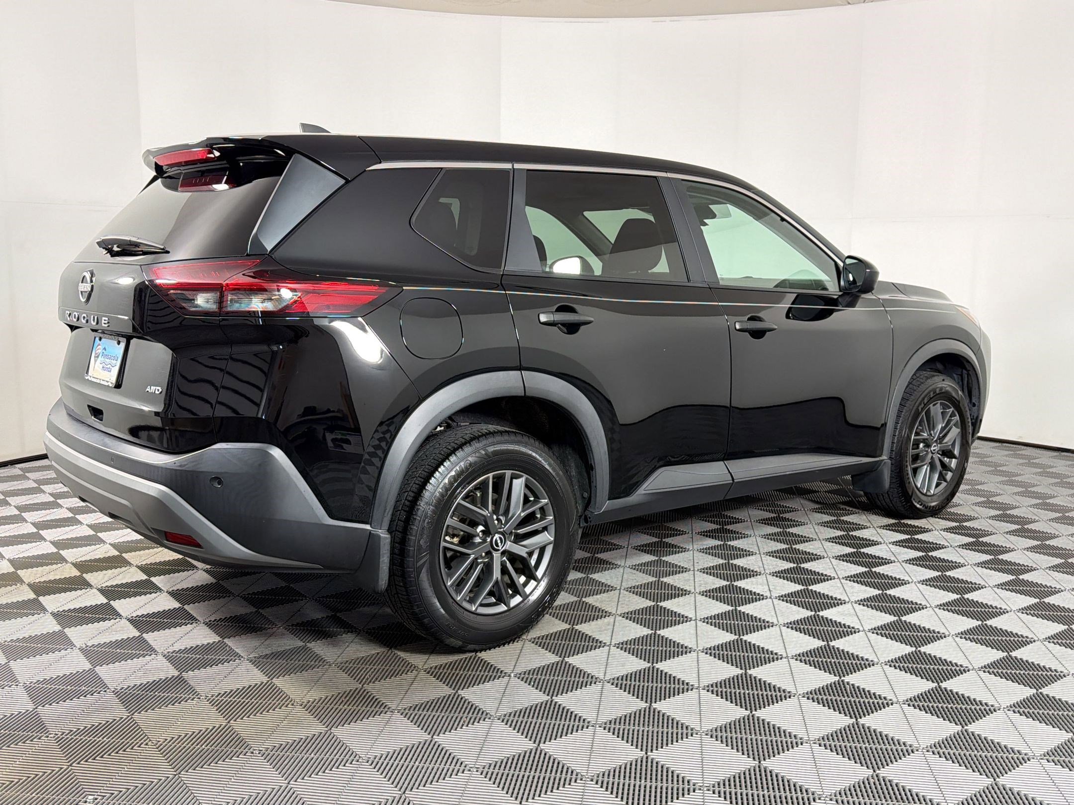 Used 2023 Nissan Rogue S AWD/4WD image 7