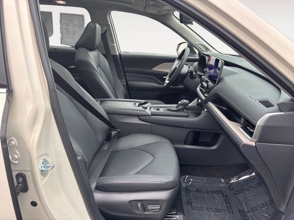 Used 2024 Toyota Grand Highlander Platinum image 10