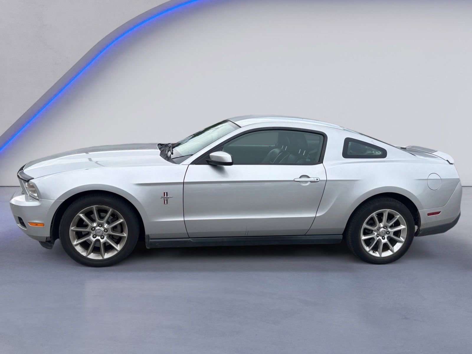 Used 2011 Ford Mustang Premium w/ 202A Rapid Spec Order Code RWD image 3