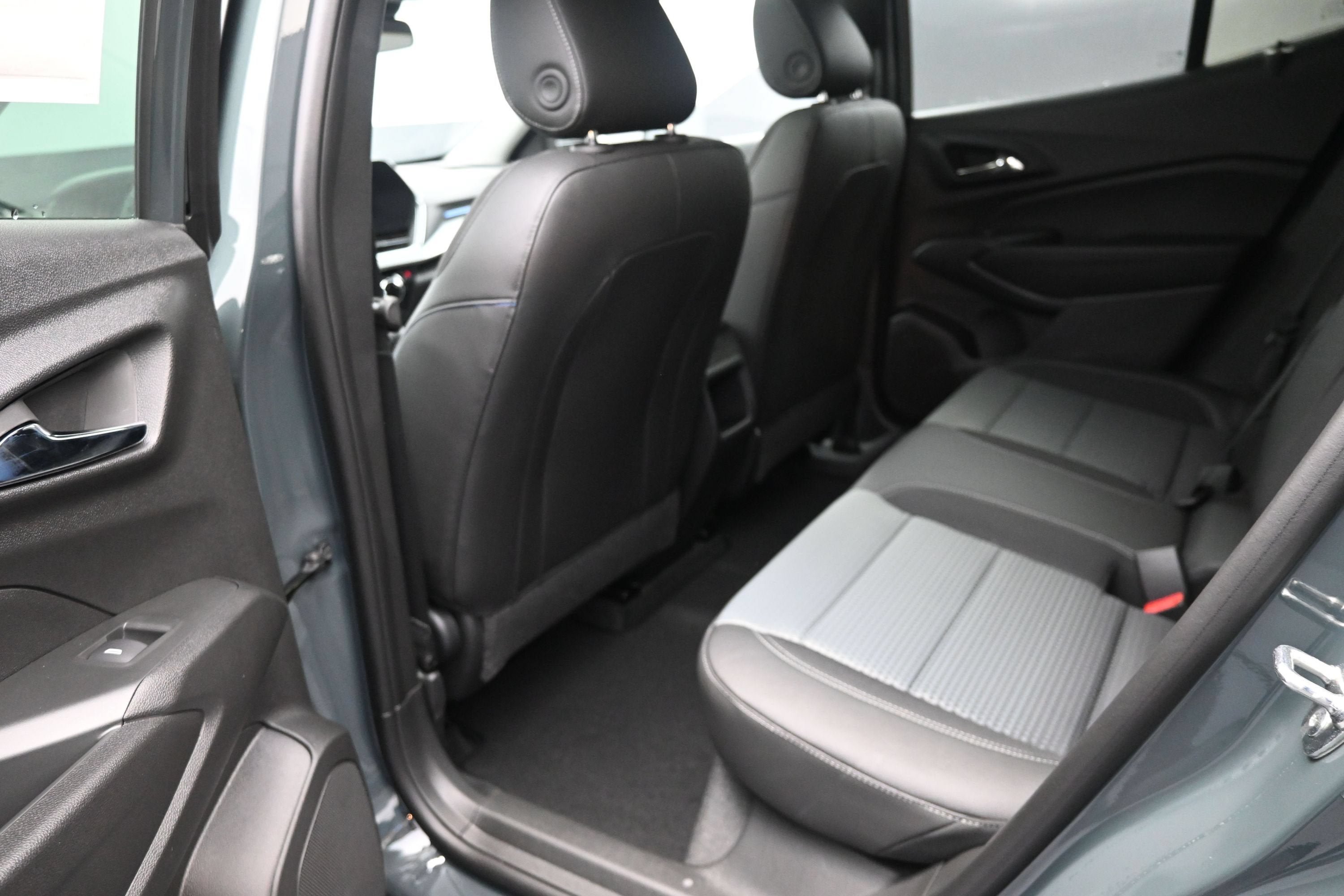 New 2026 Chevrolet Trax LT w/ Sunroof Package FWD image 29