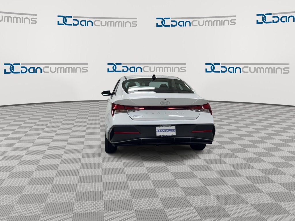 Used 2024 Hyundai Elantra SEL FWD image 7