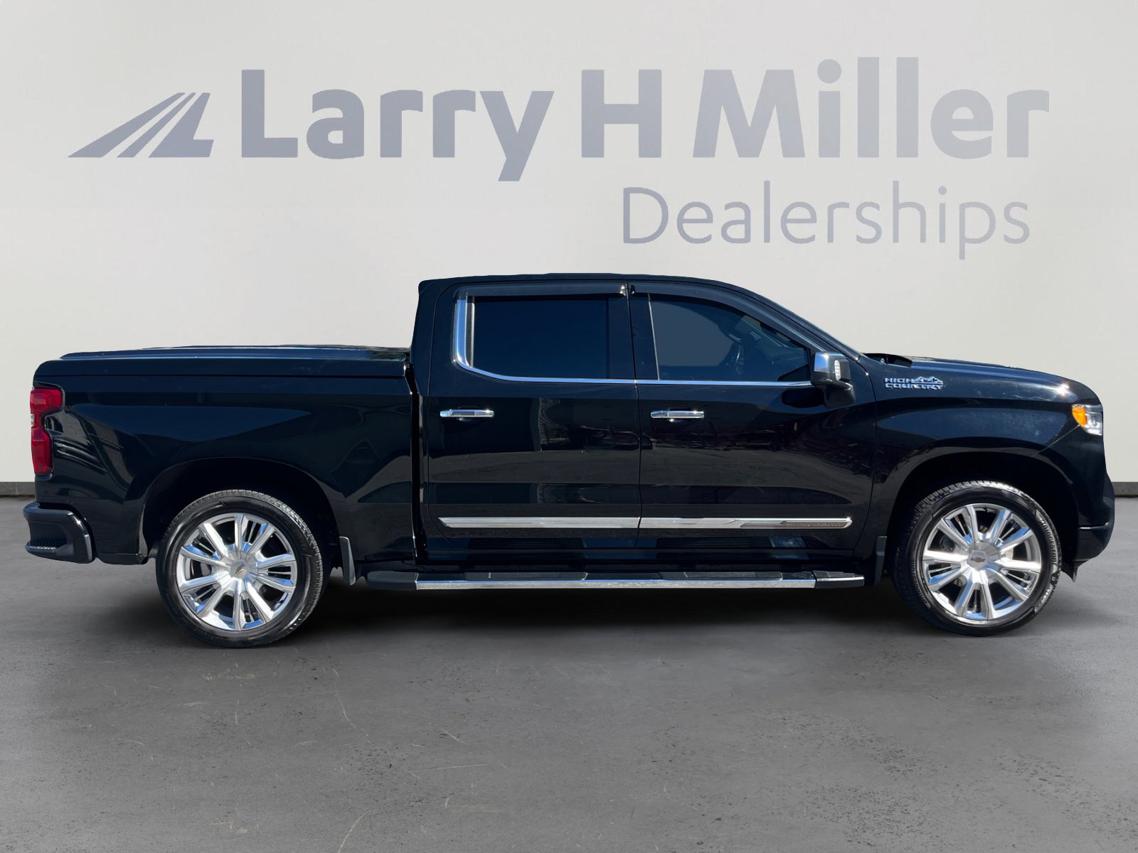 Used 2022 Chevrolet Silverado 1500 High Country w/ High Country Premium Package image 6