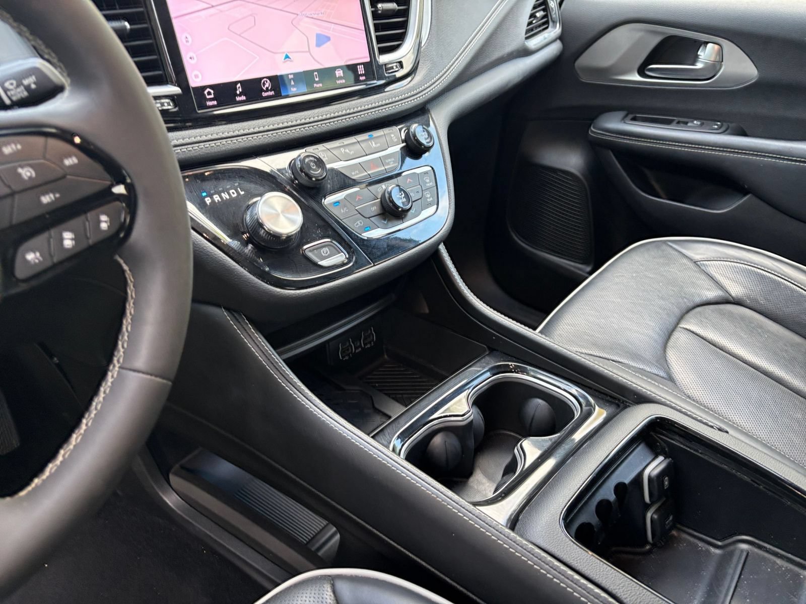 Used 2025 Chrysler Pacifica Limited FWD image 45