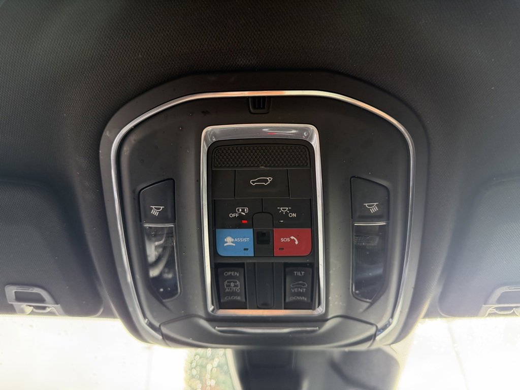 Used 2023 Jeep Grand Cherokee Altitude image 26