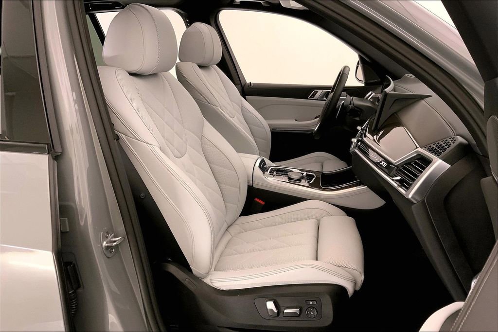 Certified 2025 BMW X5 xDrive40i w/ Parking Assistance Package image 6