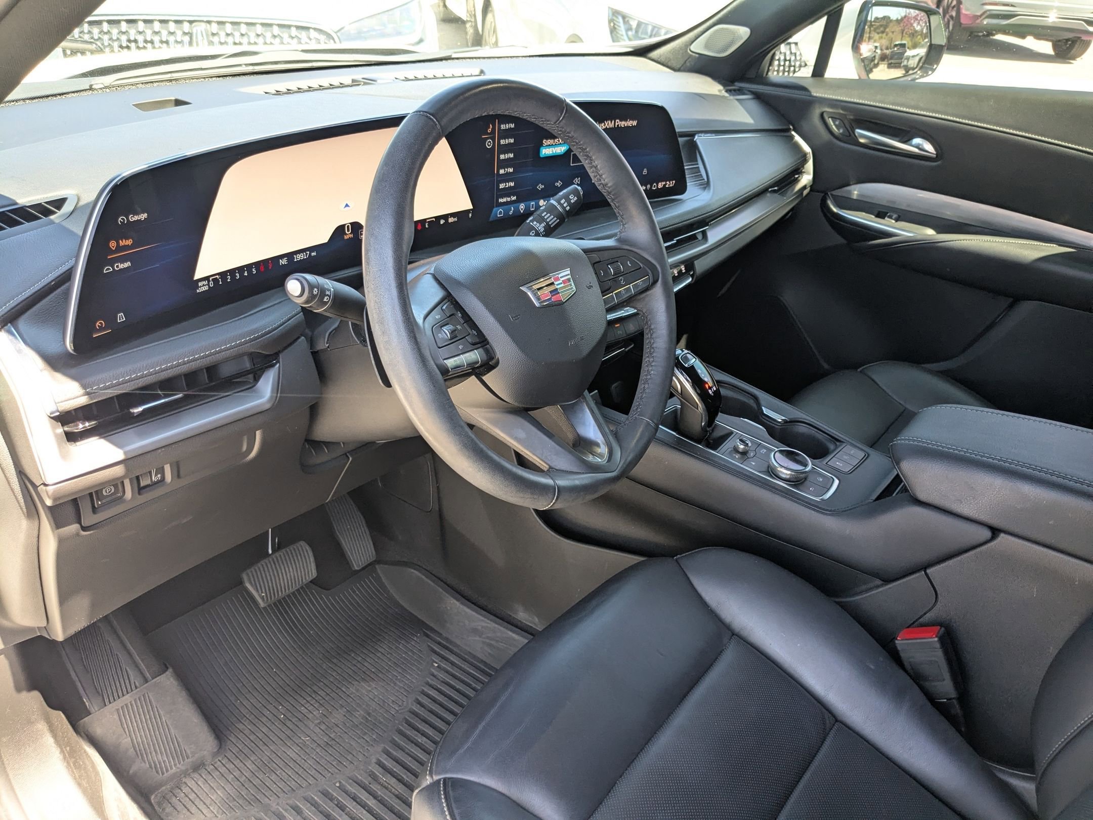 Used 2024 Cadillac XT4 Premium Luxury image 10