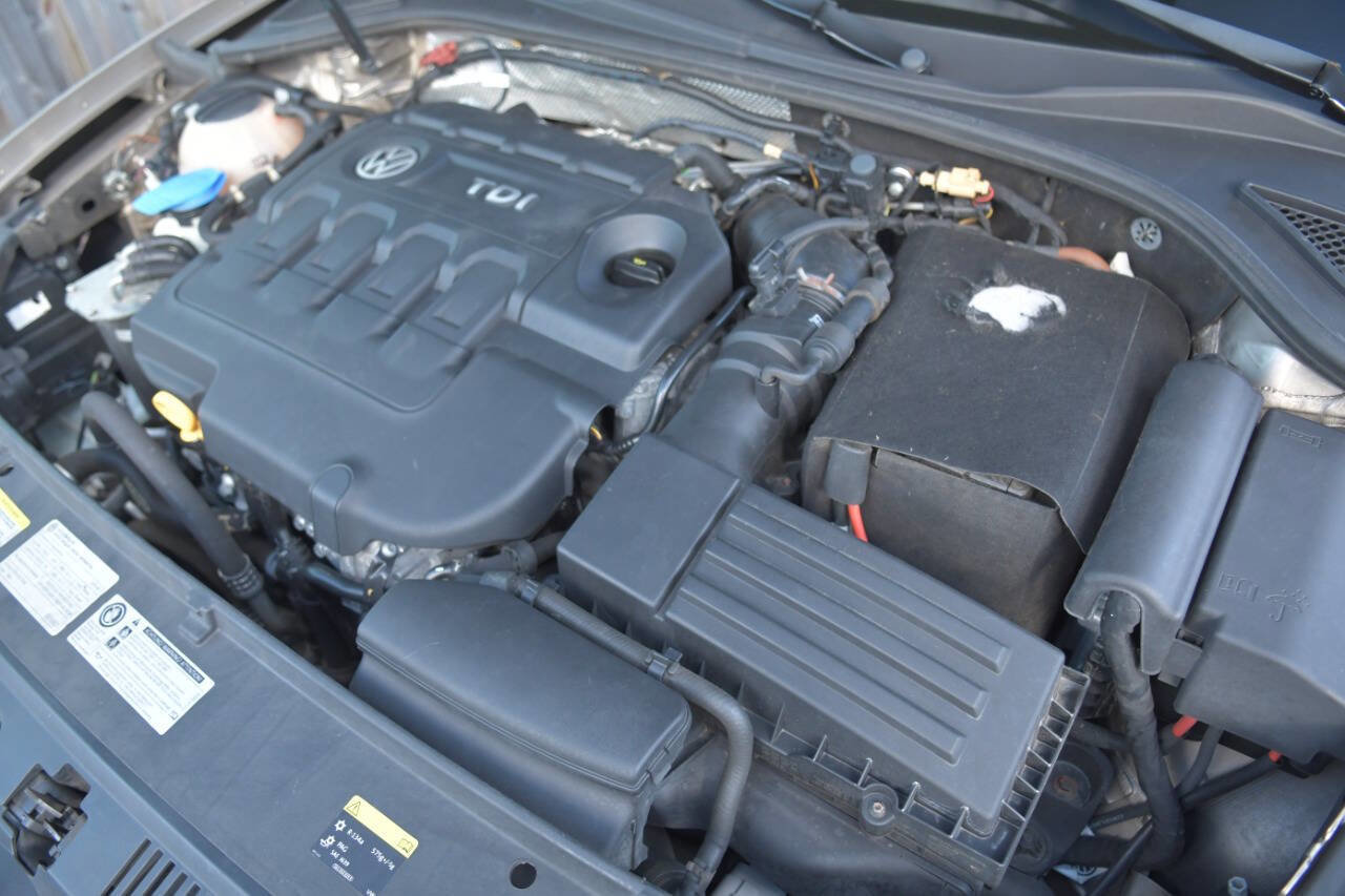Used 2015 Volkswagen Passat TDI SE image 24