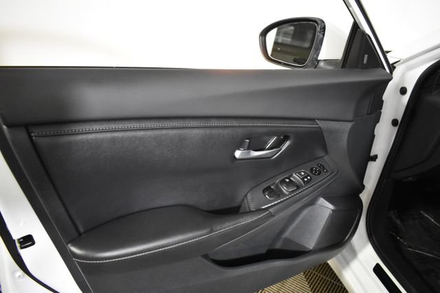 Certified 2022 Nissan Sentra SV w/ Trunk Package FWD image 7