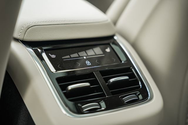 New 2026 Volvo XC60 B5 Ultra w/ Climate Package AWD/4WD image 33