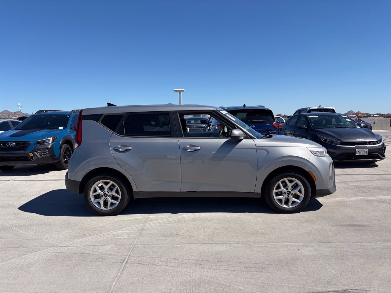 Used 2022 Kia Soul LX w/ Technology Package FWD image 3