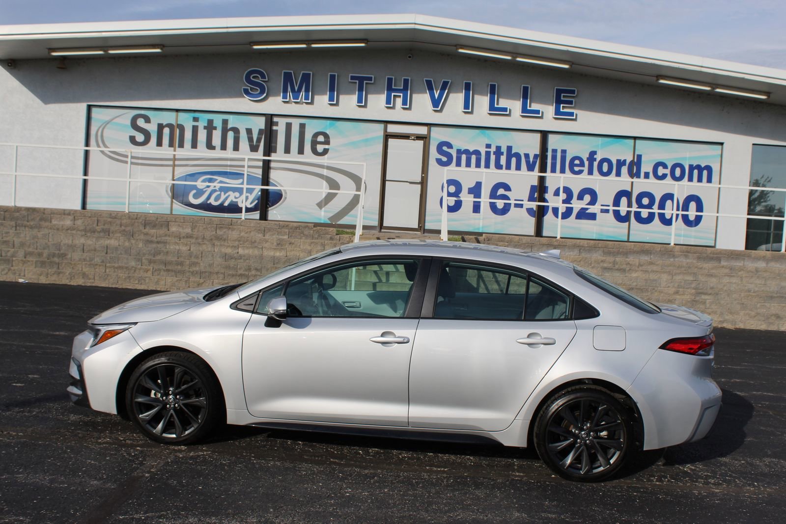 Used 2024 Toyota Corolla SE image 2