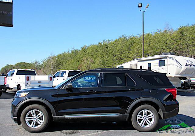 Used 2023 Ford Explorer XLT image 2