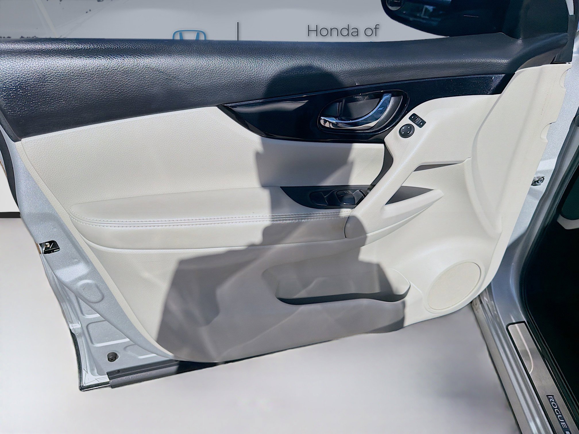 Used 2019 Nissan Rogue Sport SV w/ All-Weather Package image 19