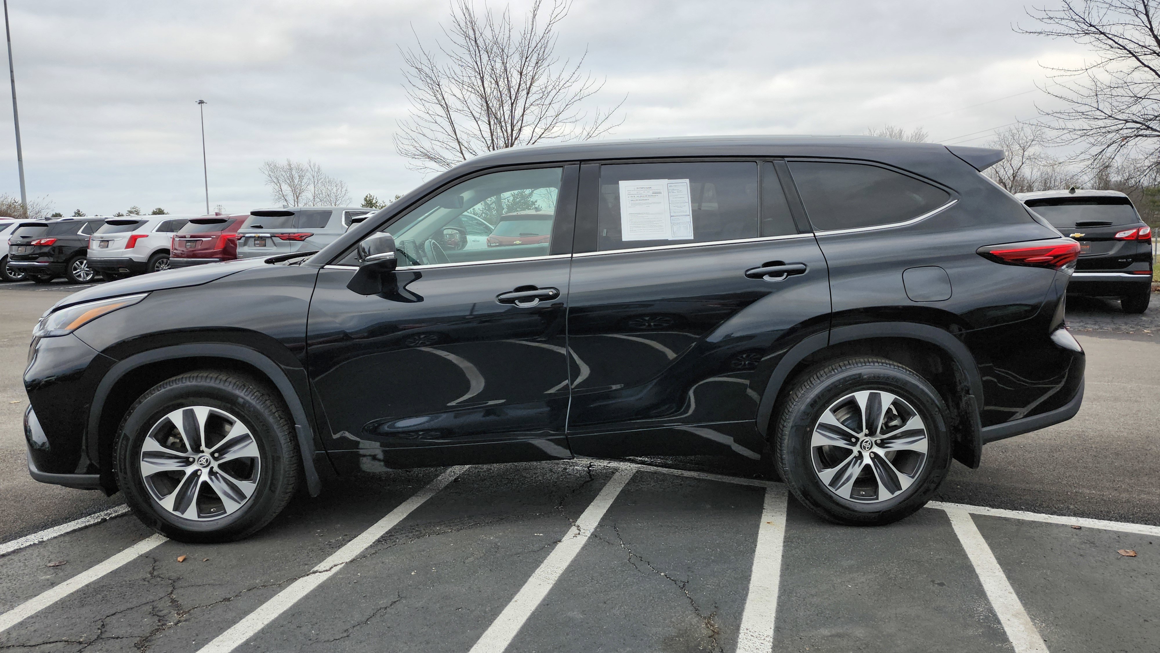 Used 2022 Toyota Highlander XLE image 17