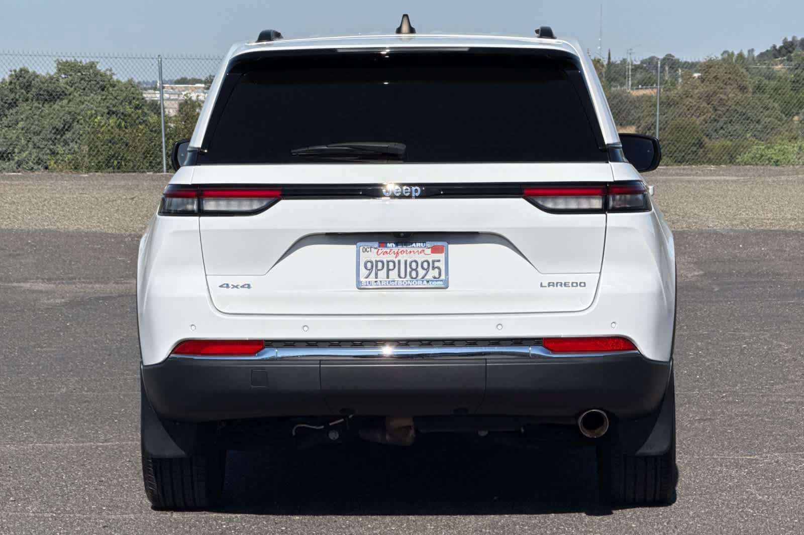 Used 2024 Jeep Grand Cherokee Laredo X AWD/4WD image 5