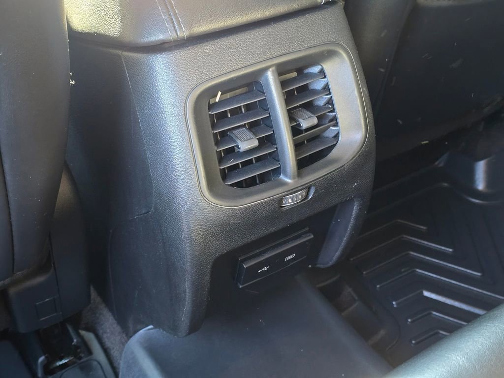 Used 2019 Jeep Cherokee Latitude Plus image 19