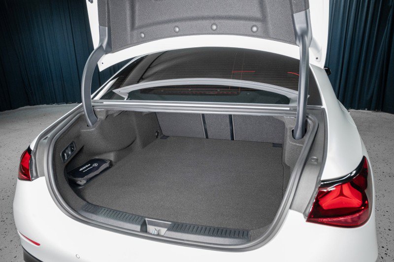 New 2026 Mercedes-Benz E 53 AMG e 4MATIC Sedan image 6