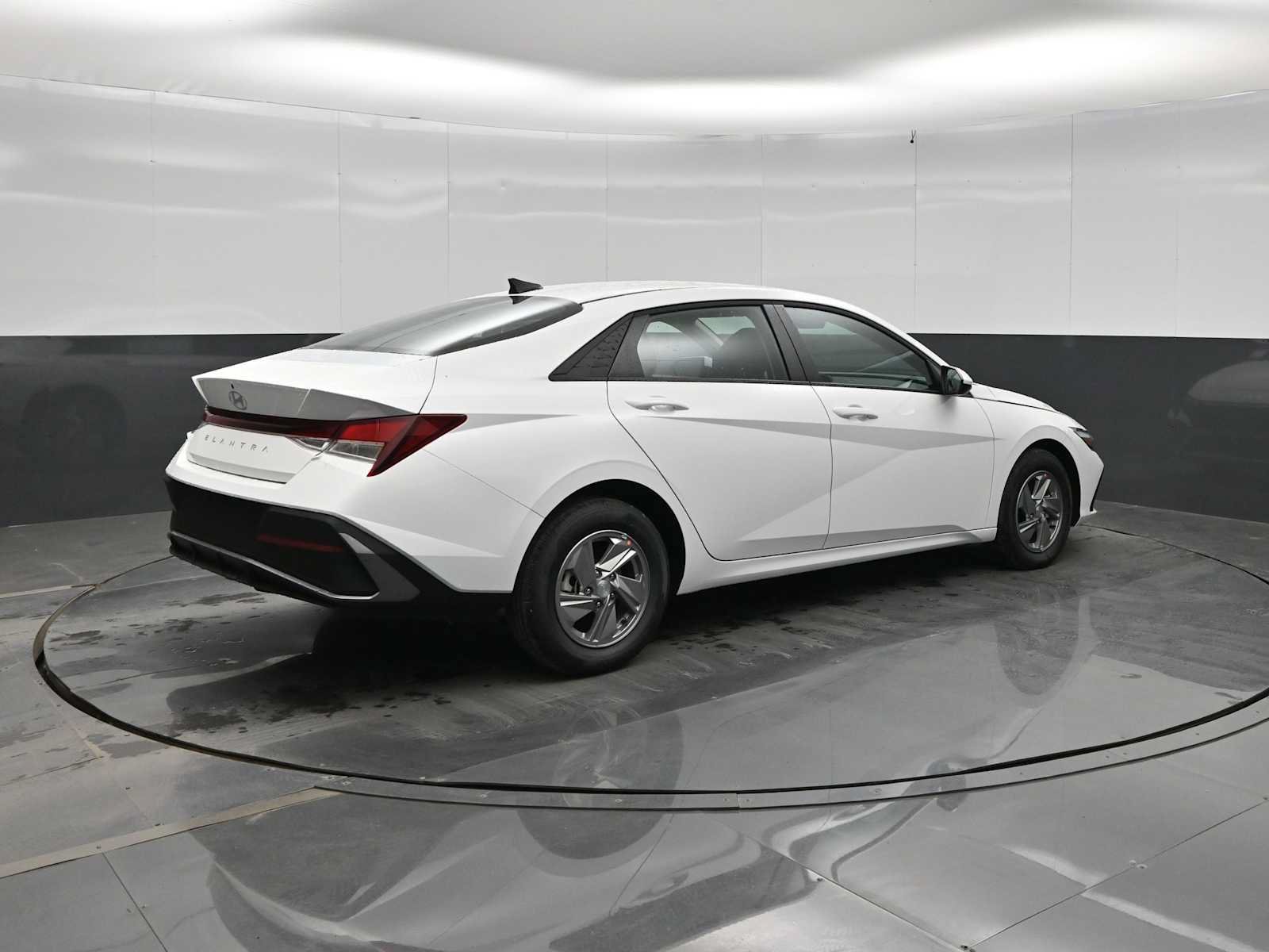 New 2026 Hyundai Elantra SE FWD image 7