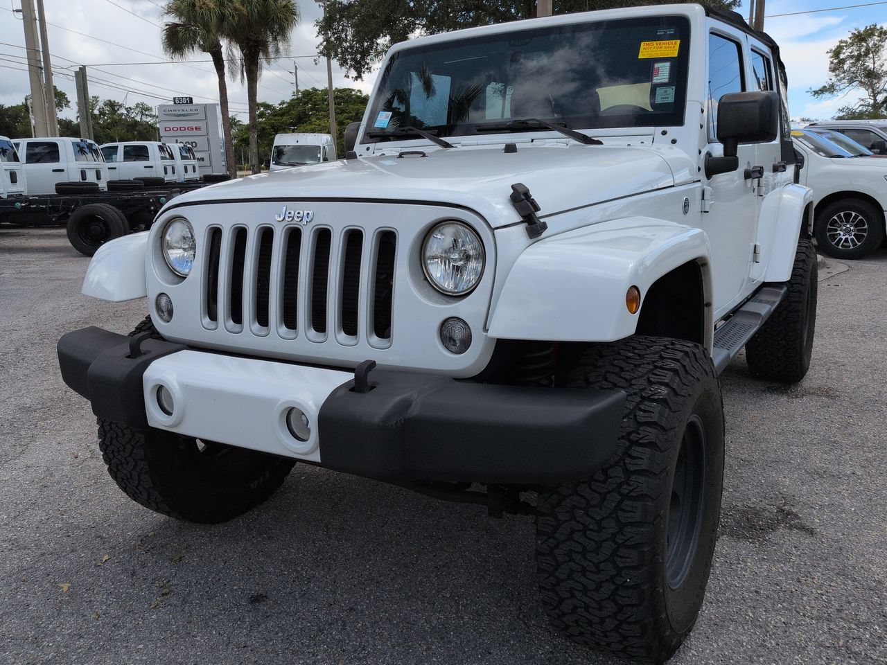 Used 2016 Jeep Wrangler Unlimited Sahara w/ Connectivity Group AWD/4WD image 9