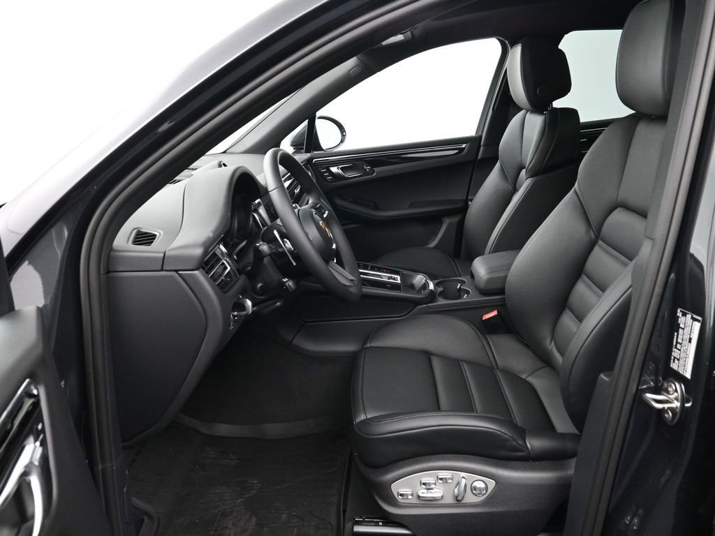 Certified 2026 Porsche Macan image 5