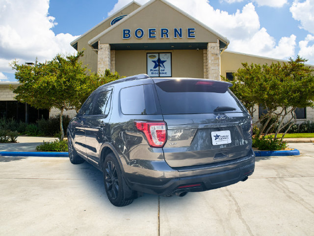 Used 2018 Ford Explorer XLT w/ Equipment Group 202A FWD image 3