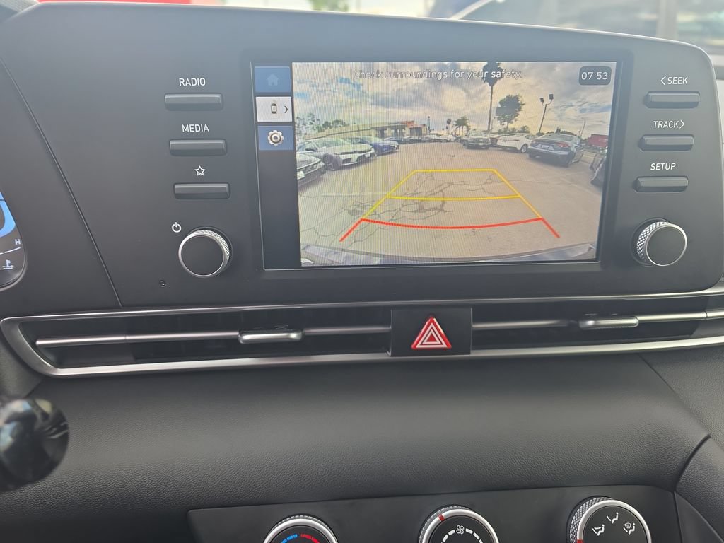 Used 2024 Hyundai Elantra SE FWD image 18