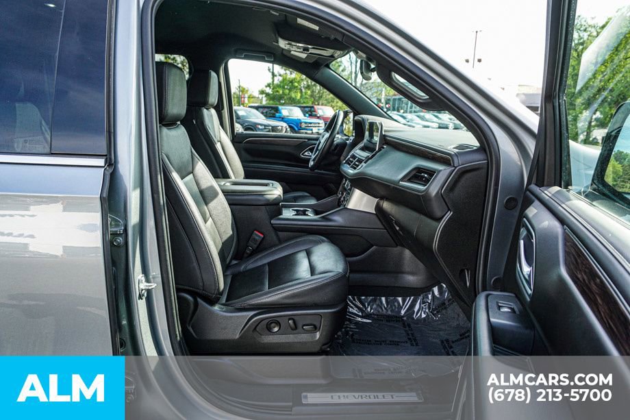 Used 2024 Chevrolet Suburban LT RWD image 25