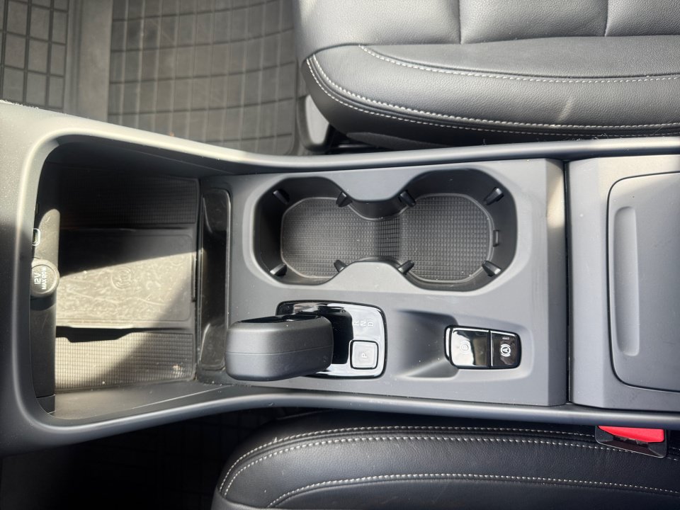 New 2026 Volvo XC40 B4 Core w/ Protection Package Premier FWD image 20