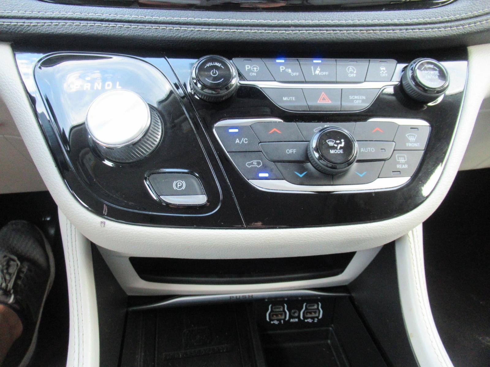Used 2021 Chrysler Pacifica Limited w/ Premium & Safety Sphere Group AWD/4WD image 27