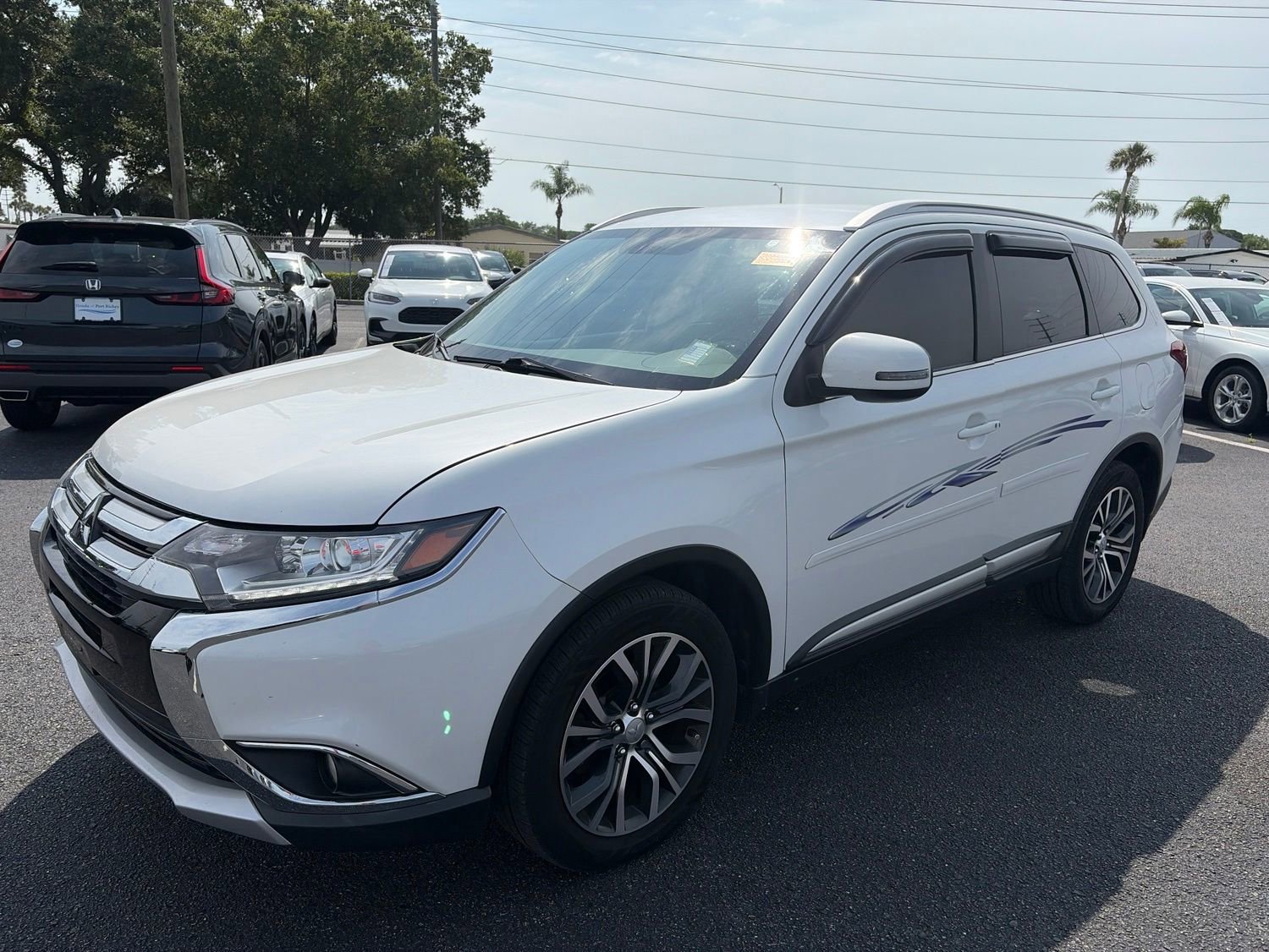 Used 2018 Mitsubishi Outlander SEL AWD/4WD image 3