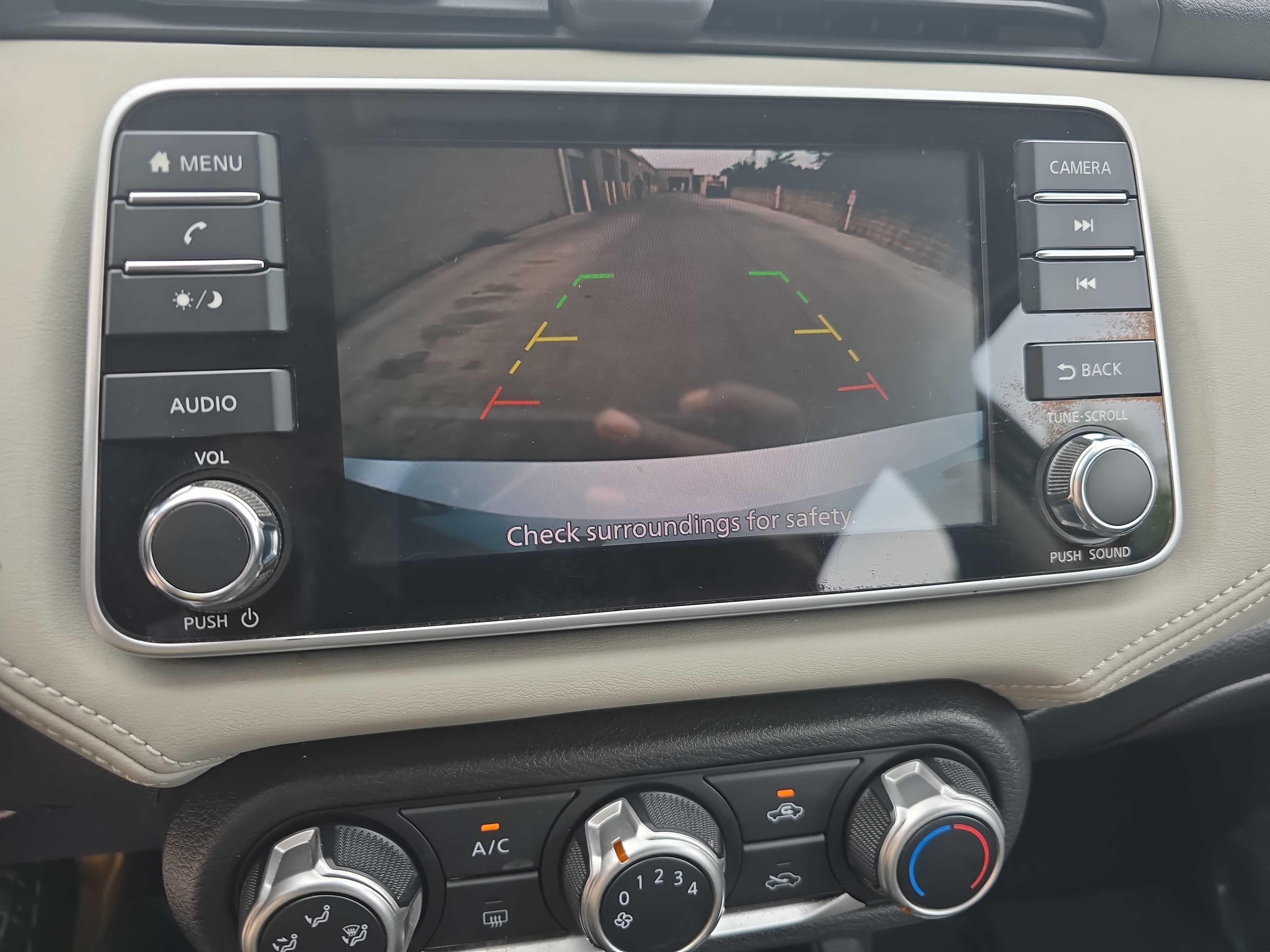 Used 2020 Nissan Versa SV FWD image 23