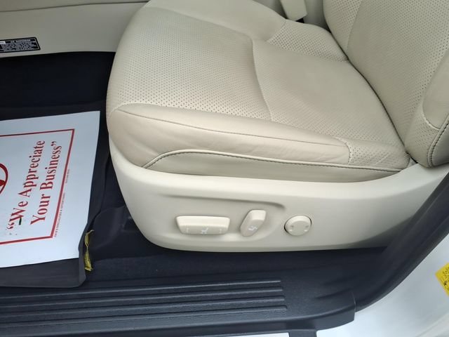 Used 2023 Lexus GX 460 Luxury w/ Accessory Package AWD/4WD image 17