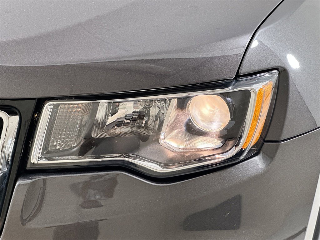 Used 2021 Jeep Grand Cherokee Laredo X image 20