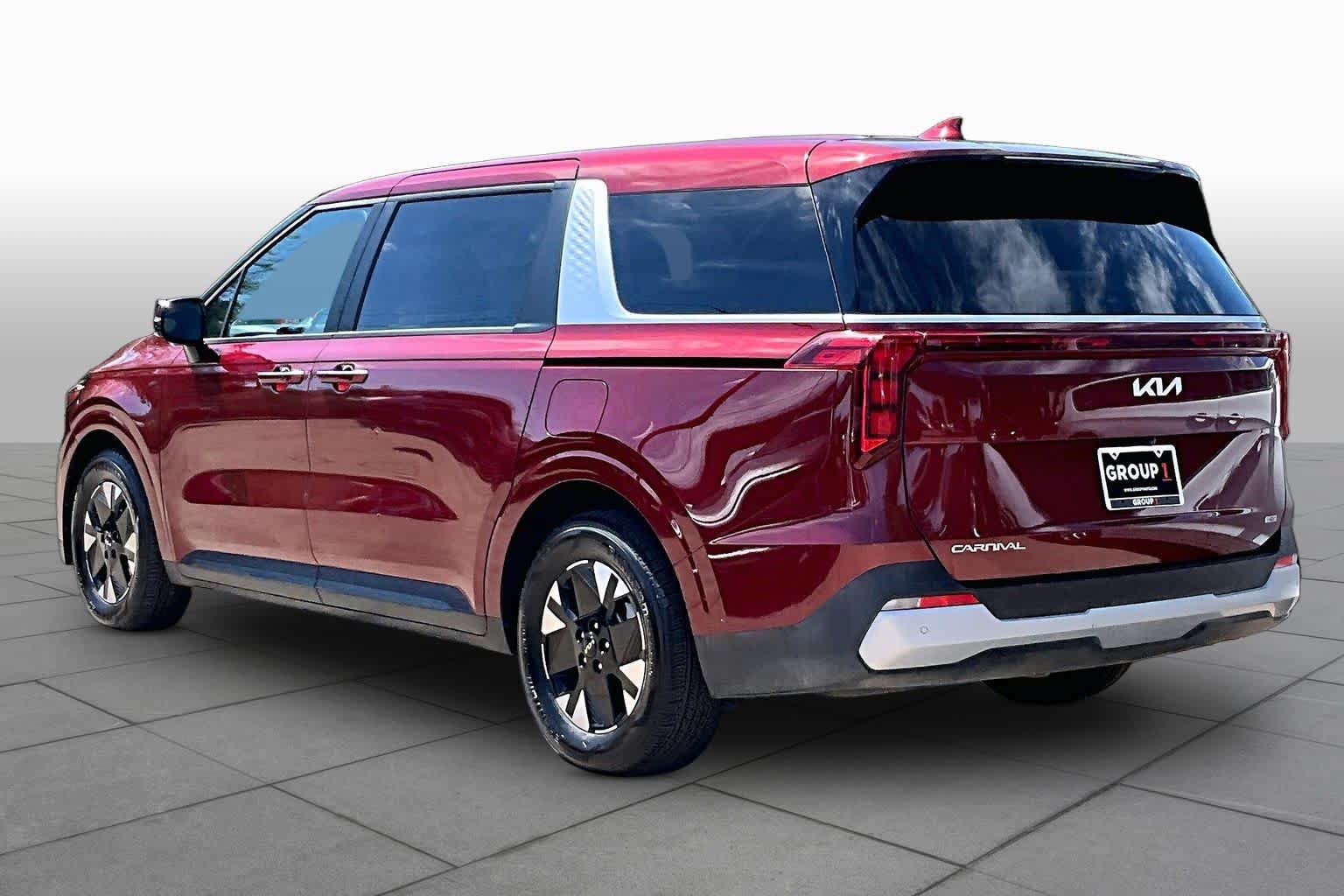 Used 2026 Kia Carnival LXS FWD image 12