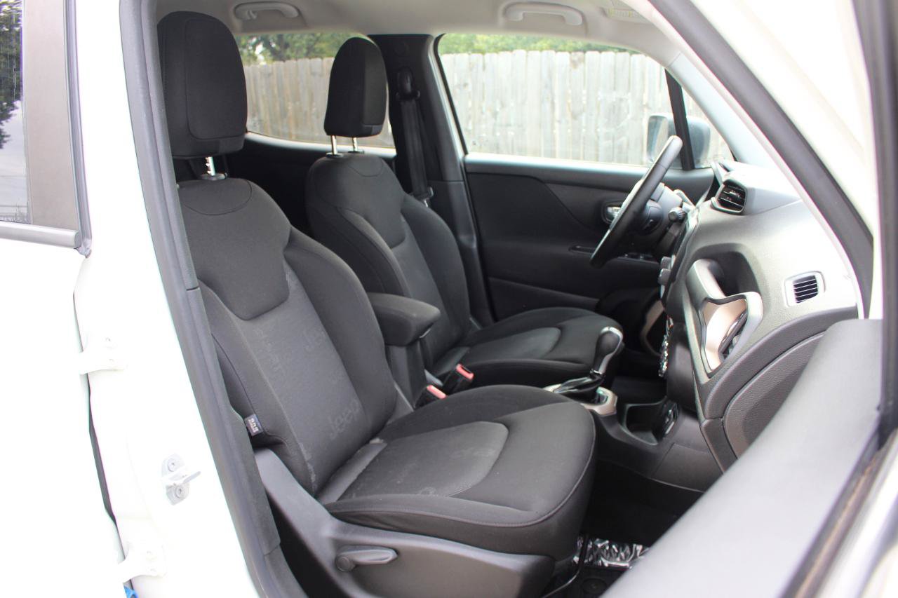 Used 2016 Jeep Renegade Latitude w/ Cold Weather Group FWD image 37