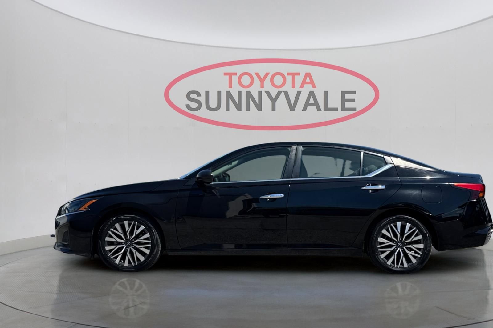 Used 2024 Nissan Altima 2.5 SV FWD image 6