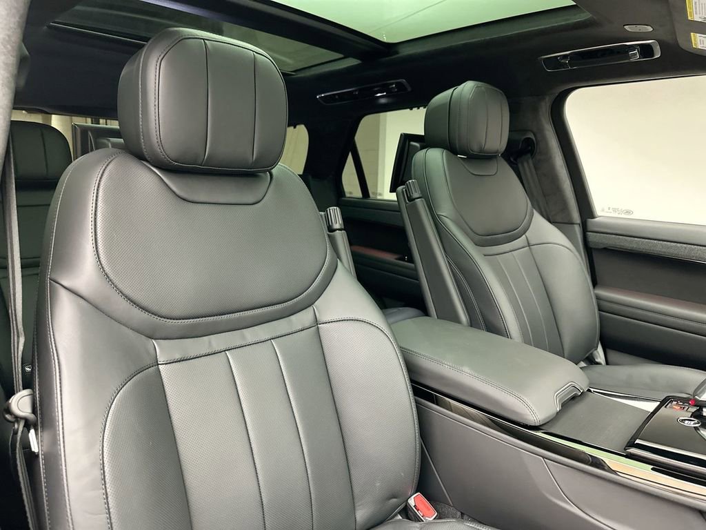 Certified 2025 Land Rover Range Rover Sport Autobiography image 11
