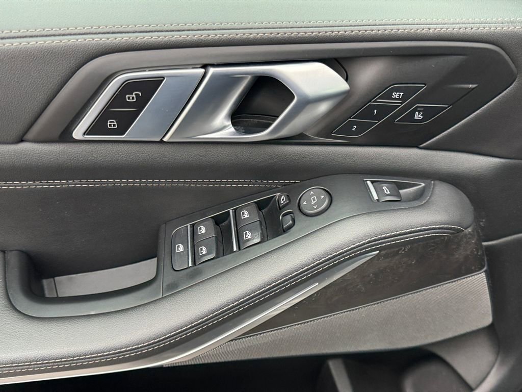 Used 2025 BMW X5 sDrive40i w/ Climate Comfort Package image 11