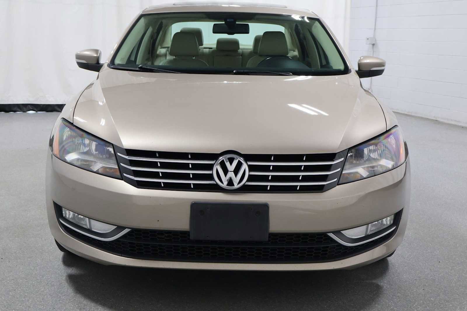 Used 2015 Volkswagen Passat TDI SEL Premium FWD image 14