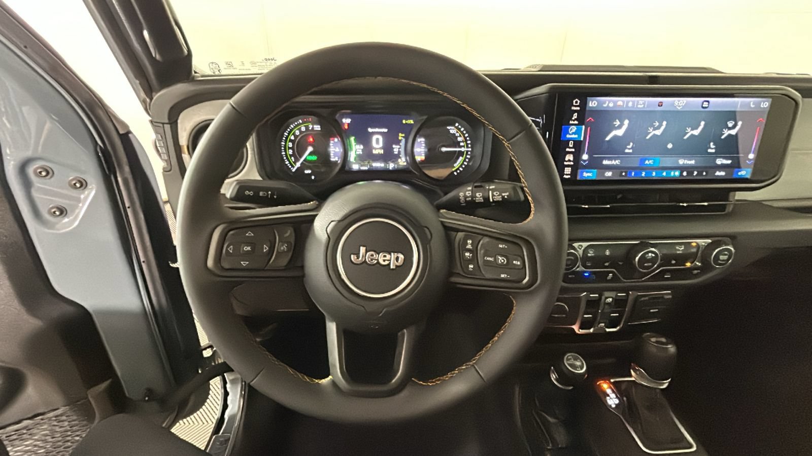 Used 2024 Jeep Wrangler Unlimited w/ Convenience Group AWD/4WD image 17