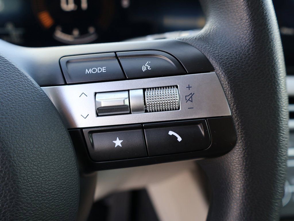 Used 2025 Hyundai Tucson SE image 41