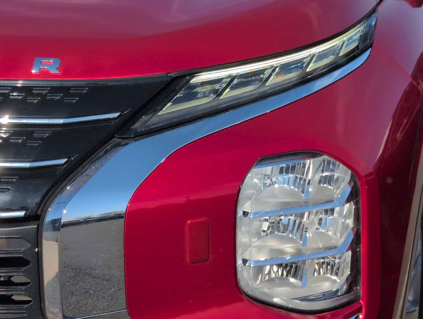 Used 2024 Mitsubishi Outlander ES image 11