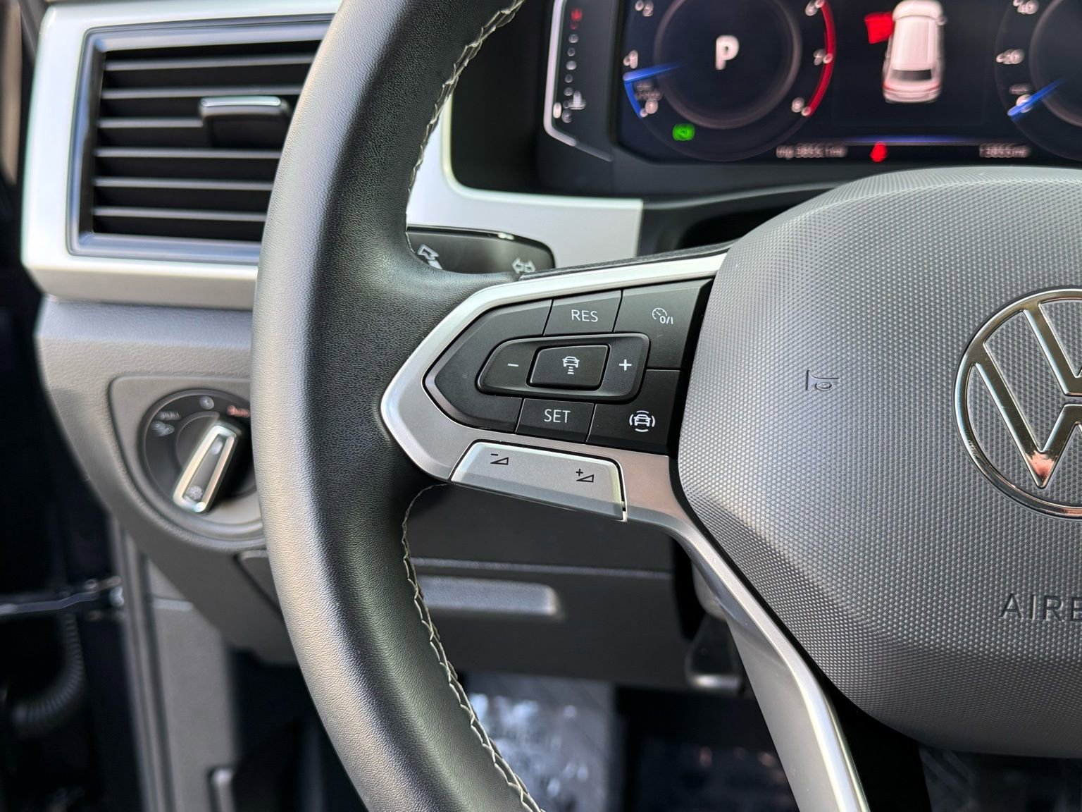 Used 2023 Volkswagen Atlas SE w/ Black Wheel Package image 25