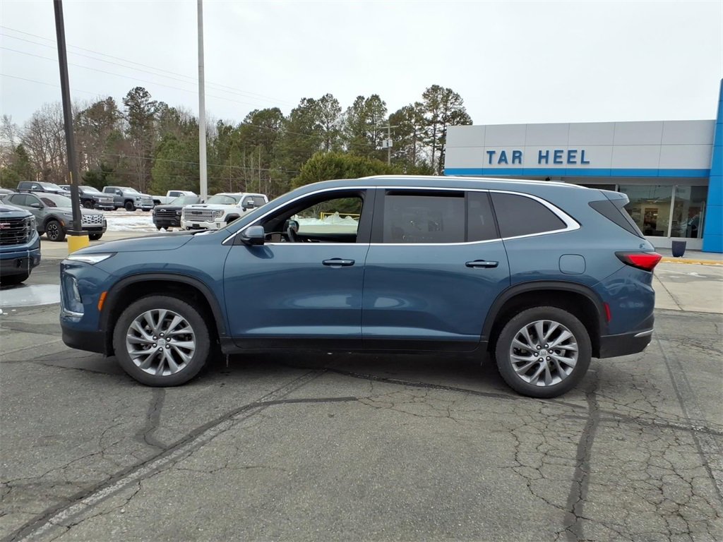 Used 2025 Buick Enclave Preferred image 2