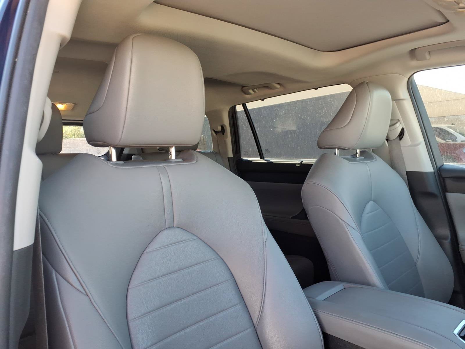 Used 2020 Toyota Highlander XLE FWD image 11