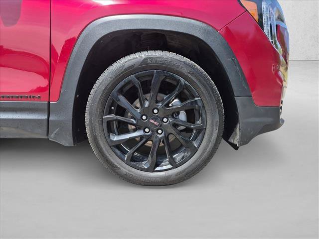 Used 2024 GMC Terrain SLE w/ Driver Convenience Package FWD image 9