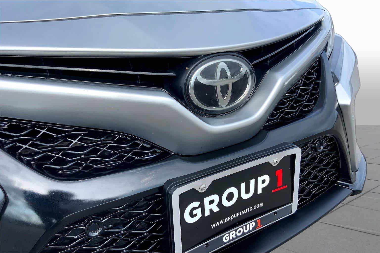 Used 2018 Toyota Camry XSE FWD image 29