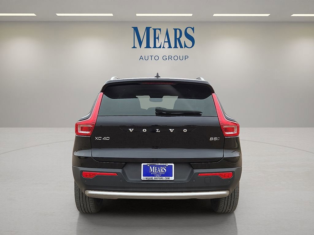 Used 2024 Volvo XC40 B5 Plus AWD/4WD image 4