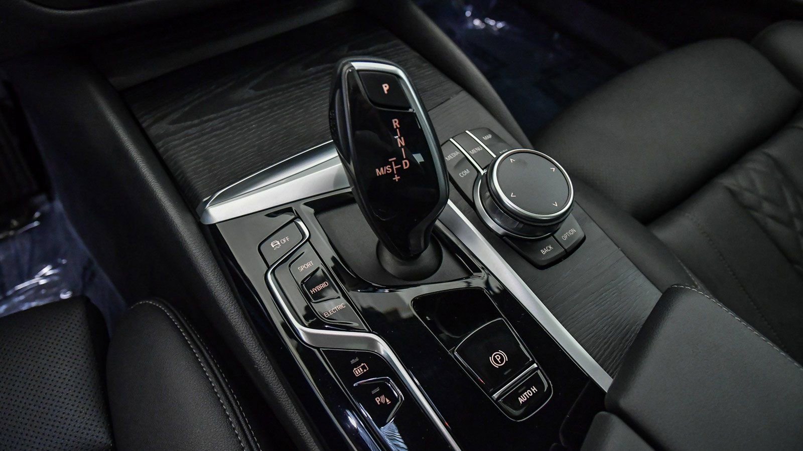 Certified 2023 BMW 530e w/ Premium Package image 23