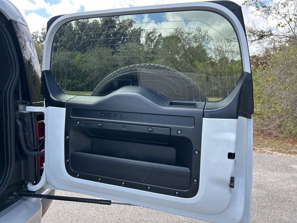 Used 2025 Land Rover Defender 110 S image 53
